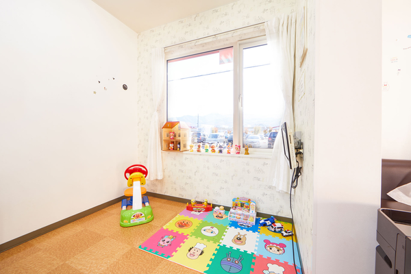 お子様が楽しく待てるキッズコーナー