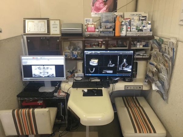 複数のモニターを設置した個室カウンセリングルーム