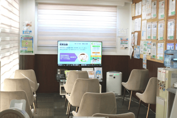 診療までの時間を有意義に過ごせる待合スペース
