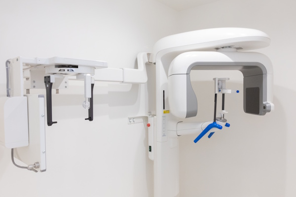 三次元で顎の状態を把握する歯科用CT